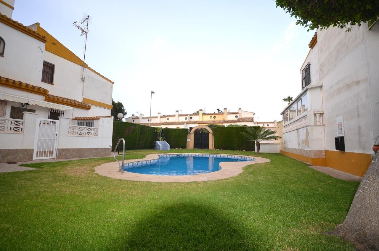 Vila Agradable Adosado Con Piscina, Duchas Hidromasaje Torrevieja Exteriér fotografie