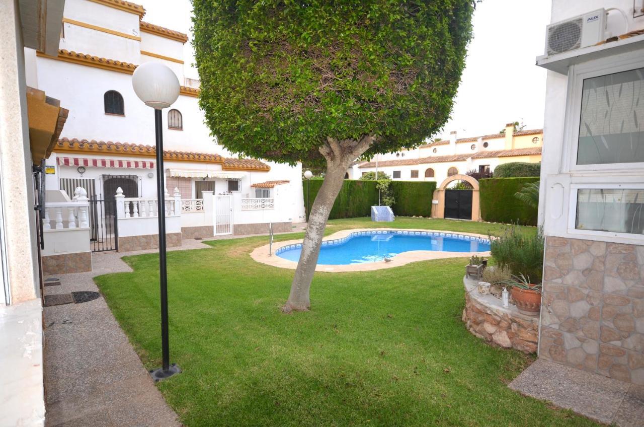 Vila Agradable Adosado Con Piscina, Duchas Hidromasaje Torrevieja Exteriér fotografie