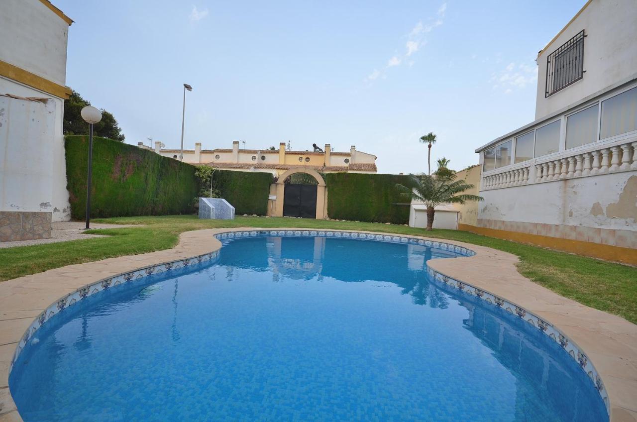 Vila Agradable Adosado Con Piscina, Duchas Hidromasaje Torrevieja Exteriér fotografie